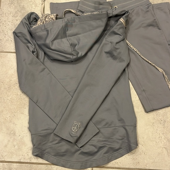 Juicy Couture Nylon Athleisure Down Dog Couture Workout Set - Picture 4 of 7